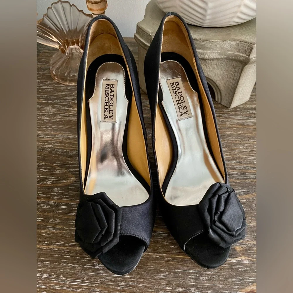 Badgley Mischka‎ Women’s Black Satin Peep Toe Stilettos, 7M MSRP $245